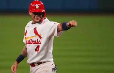 Yadier Molina se queda en San Luis