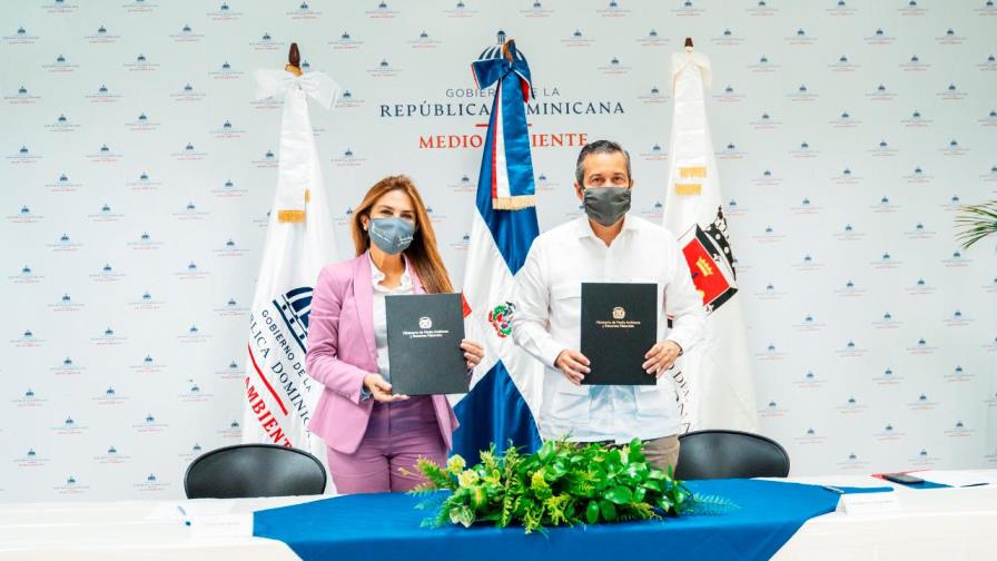 Alcaldía del DN y Medio Ambiente firman acuerdo para crear espacios sin residuos sólidos