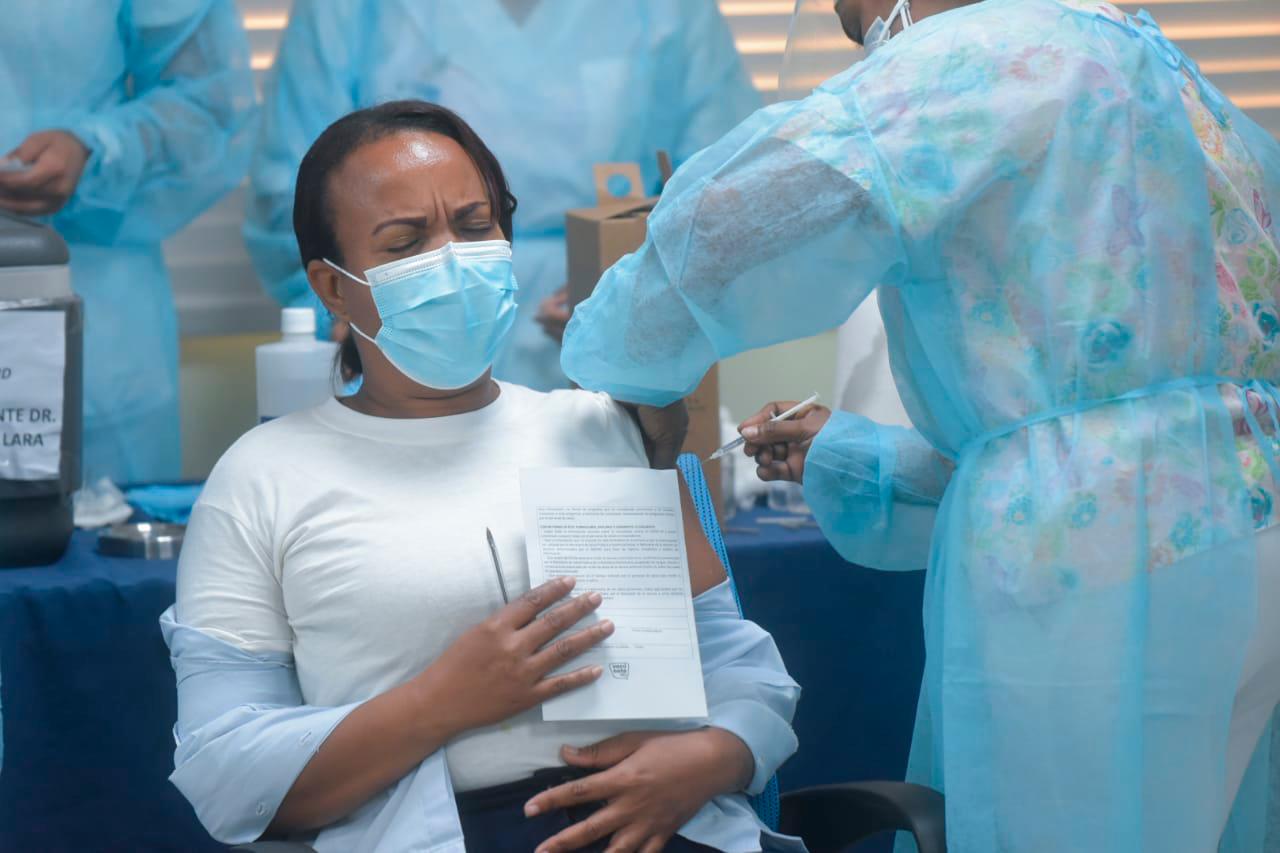 Vista de una de las personas vacunadas este martes 16 de febrero de 2021. 