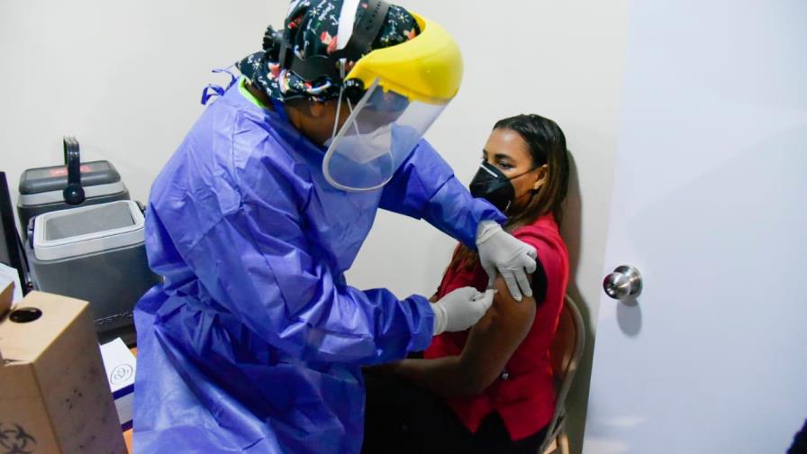 Avanza Plan de Vacunación del personal de salud en República Dominicana Avanza Plan de Vacunación del personal de salud en República Dominicana