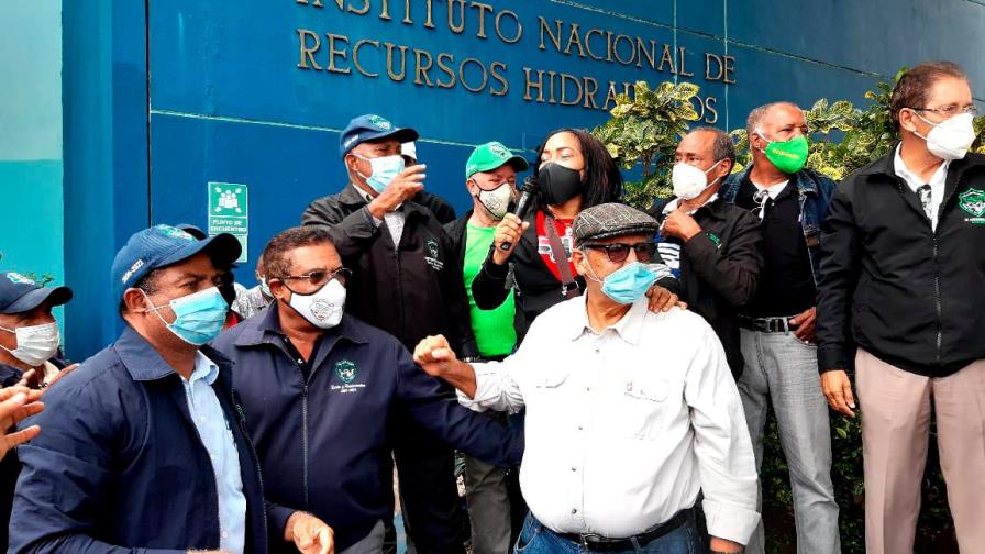 Denuncian cancelaciones de 200 empleados técnicos en varias instituciones del Estado Denuncian cancelaciones de 200 empleados técnicos en varias instituciones del Estado