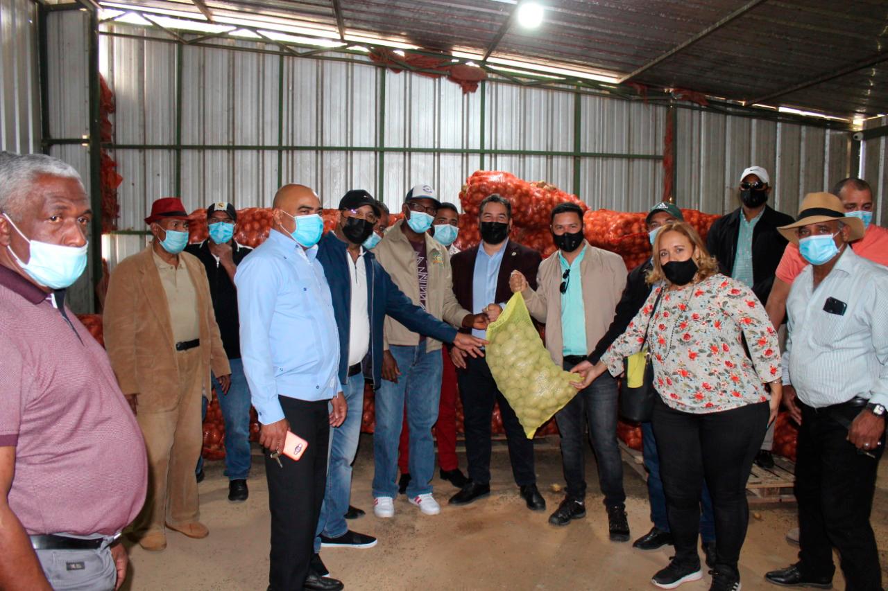 Durante el inicio de la Primera Ruta Productiva participaron funcionarios locales, técnicos de la UESP, instituciones vinculadas, y líderes productivos de Constanza. 