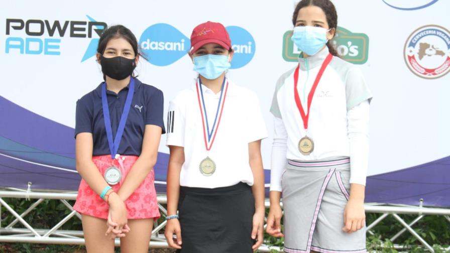 Los ganadores en la parada juvenil de golf