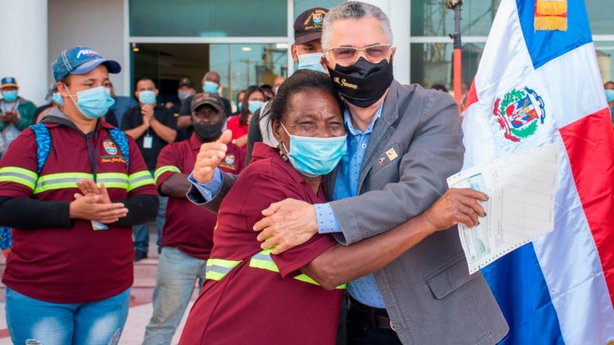Alcaldía de Santo Domingo Este aumenta salarios a obreros que ganaban menos del mínimo