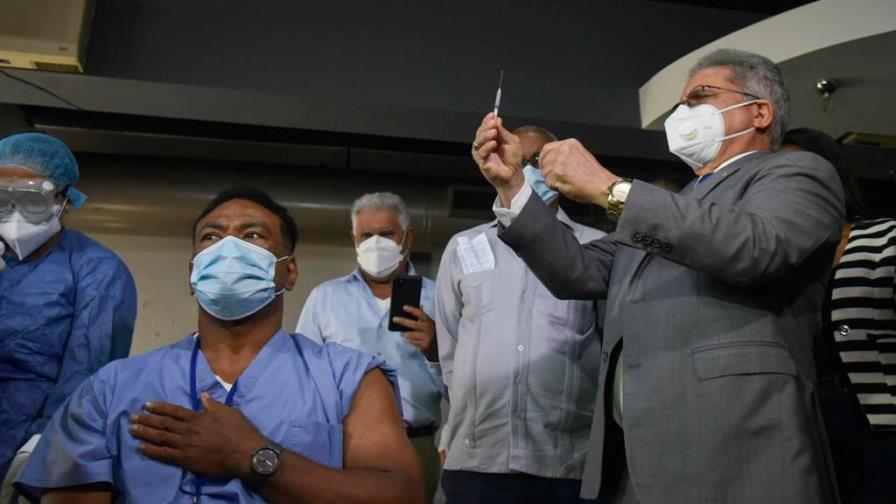 Colegio Médico inicia vacunación contra el COVID-19 Colegio Médico inicia vacunación contra el COVID-19