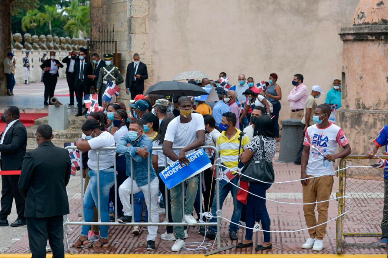 Más manifestantes en el Altar de la Patria, este 27 de febrero de 2021.
