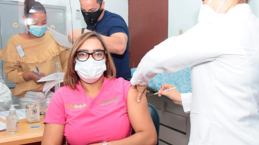 Inician proceso de vacunación en la UASD Inician proceso de vacunación en la UASD