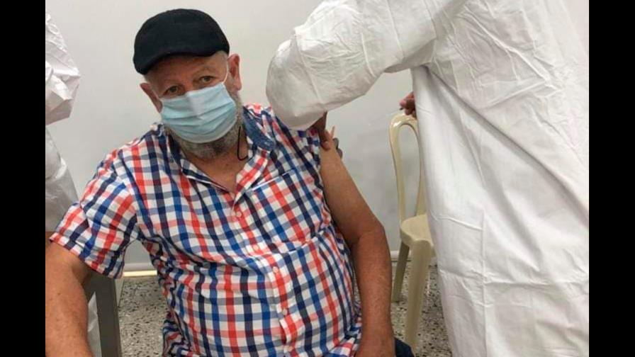 Freddy Ginebra recibió este lunes la primera dosis de la vacuna contra el COVID-19