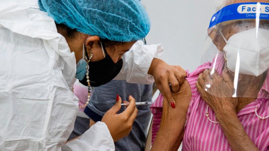 Salud Pública recomienda no ingerir alcohol hasta 72 horas después de ser vacunado contra COVID-19