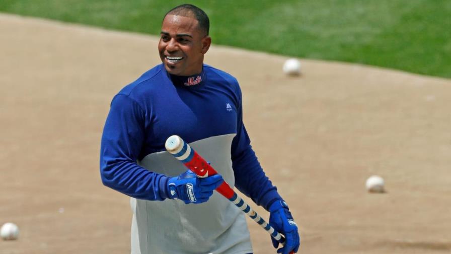 Yoenis Céspedes entrenó frente a varios equipos; demostró poder al bate y un fuerte brazo