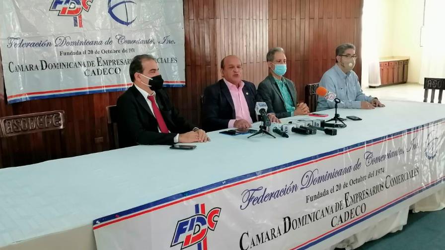 Comerciantes acusan a industriales de especular con precios de alimentos procesados Comerciantes acusan a industriales de especular con precios de alimentos procesados