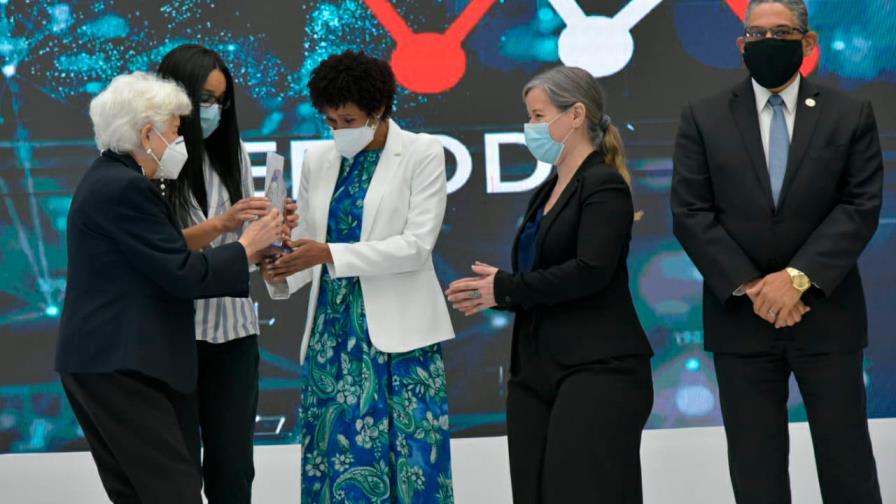 Periodistas de Diario Libre ganan primer lugar en Premio Nacional de Periodismo de Datos Periodistas de Diario Libre ganan primer lugar en Premio Nacional de Periodismo de Datos