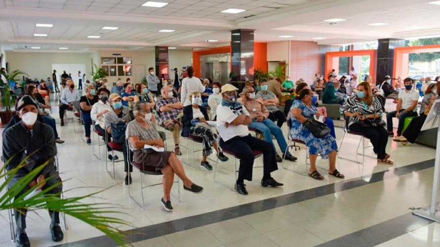 Con satisfacción y la garantía de la segunda dosis, avanza Plan de Vacunación Con satisfacción y la garantía de la segunda dosis, avanza Plan de Vacunación