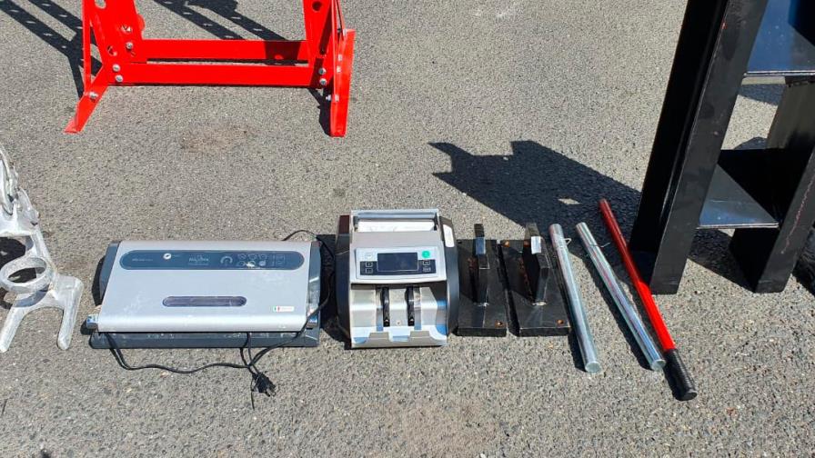 Autoridades ocupan 500 paquetes presumiblemente de cocaína en Los Cacicazgos