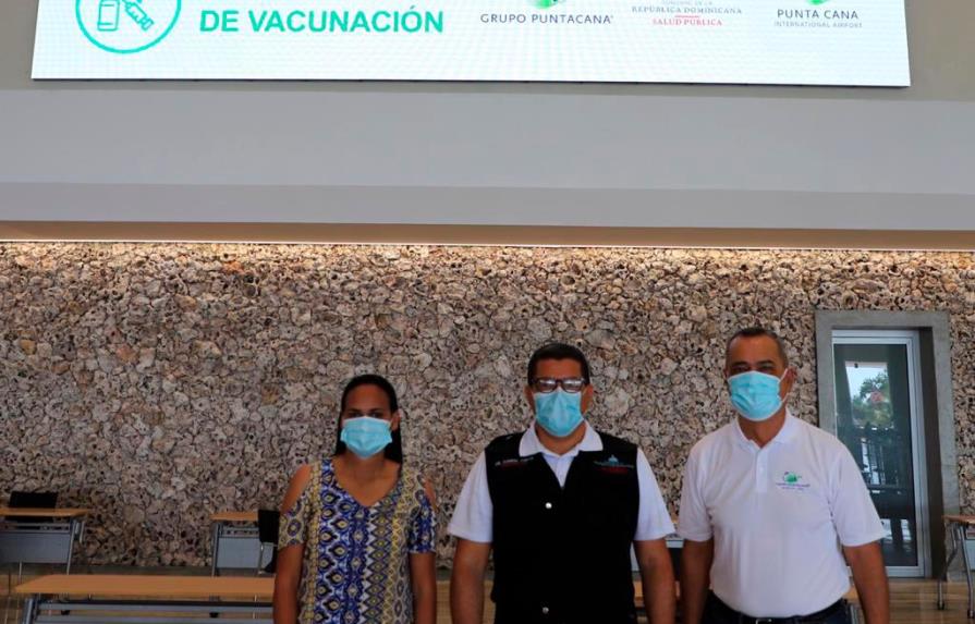 Instalan 20 estaciones de vacunación en el Aeropuerto Internacional de Punta Cana