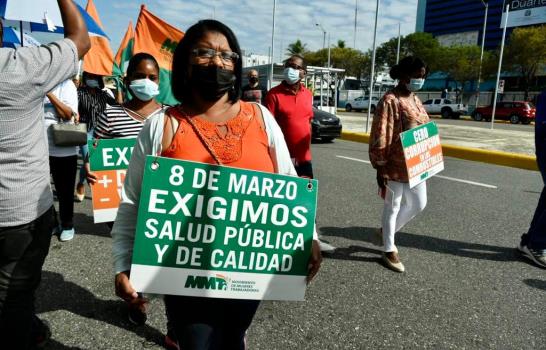 Mujeres se manifiestan frente al Congreso Nacional para que incluyan las tres causales en el Código Penal