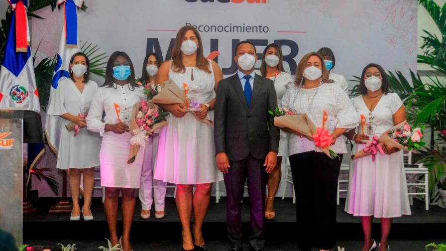 Edesur reconoce a ocho mujeres por su compromiso dentro de la empresa y en la sociedad