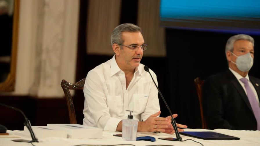 Abinader desvincula a 181 funcionarios de Cancillería y del servicio exterior