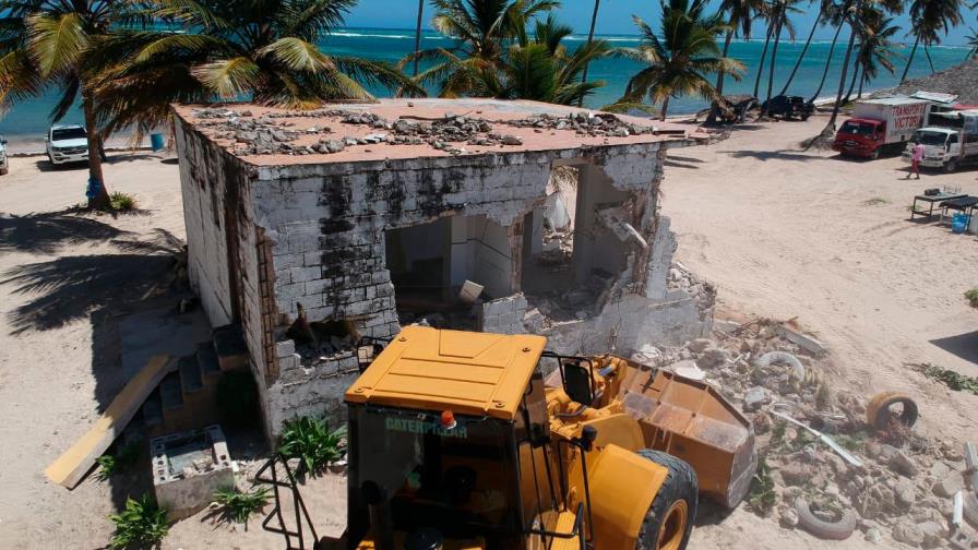 Medio Ambiente rescata área ocupada ilegalmente en playa Cabeza de Toro, Punta Cana