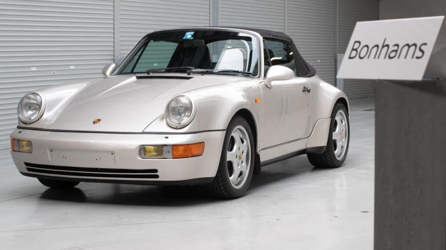 Un Porsche que perteneció a Maradona, subastado en París por US$574.000