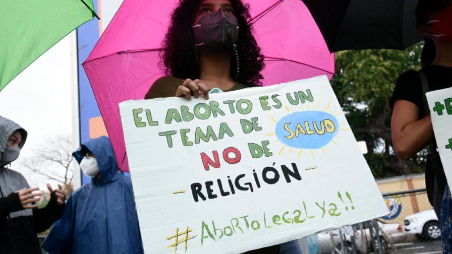 Promotores de tres causales se plantan en el Palacio Nacional contra informe de Cámara de Diputados