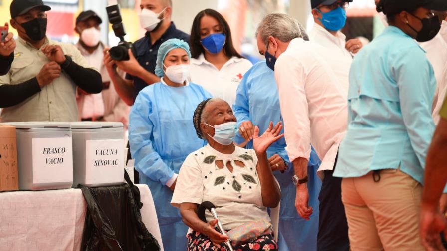 Abinader garantiza segunda dosis de la vacuna contra COVID-19 Abinader garantiza segunda dosis de la vacuna contra COVID-19