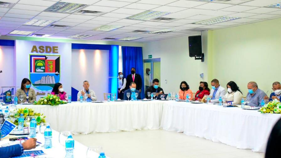 Manuel Jiménez  y legisladores coordinarán juntos proyectos de desarrollo en Santo Domingo Este
