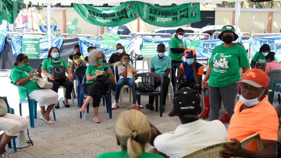 En su sexto día, campamento espera que Abinader se pronuncie a favor de tres causales