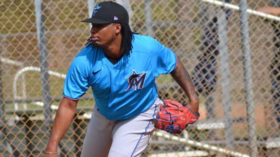 Sixto Sánchez tiró a 100 MPH en su primer partido en pretemporada Sixto Sánchez tiró a 100 MPH en su primer partido en pretemporada