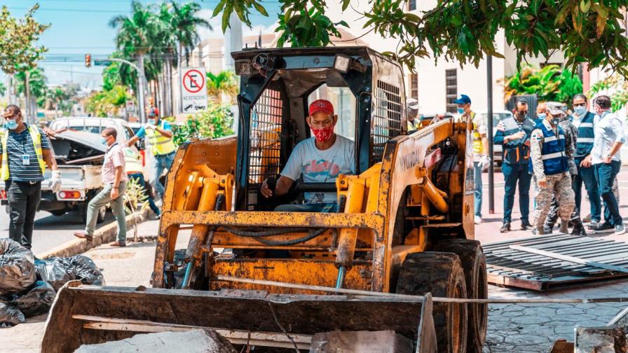 ADN derriba una verja perimetral construida de forma ilegal en San Carlos