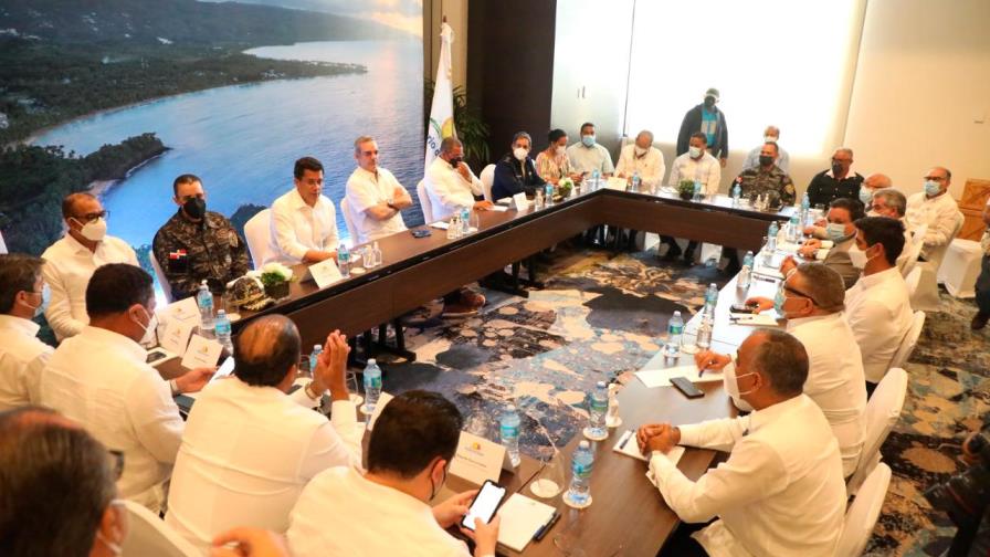 Gobierno facilitará 700 millones para rescate de transportistas turísticos Gobierno facilitará 700 millones para rescate de transportistas turísticos