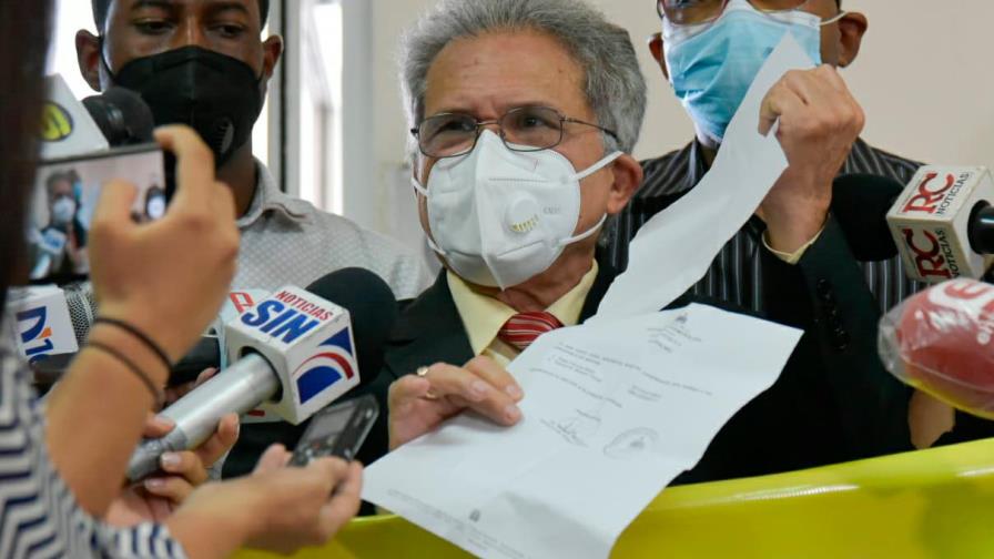 Waldo advierte se mantendrán en el Ministerio de Salud Pública hasta que médicos sean restituidos Waldo advierte se mantendrán en el Ministerio de Salud Pública hasta que médicos sean restituidos