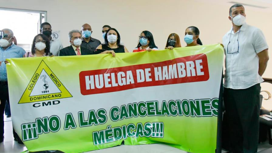 Miembros del Colegio Médico se mantienen huelga de hambre  hasta que galenos sean restituidos
