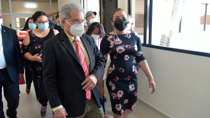 Colegio Médico anuncia final de la huelga de hambre, llegan a acuerdo con Salud Pública Colegio Médico anuncia final de la huelga de hambre, llegan a acuerdo con Salud Pública