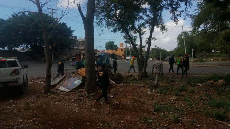 Alcaldía realiza operativo para recuperar entorno del Parque del Este Alcaldía realiza operativo para recuperar entorno del Parque del Este