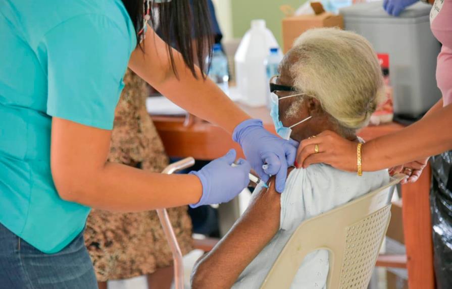 20 mil dominicanos han completado la inoculación contra el COVID-19
