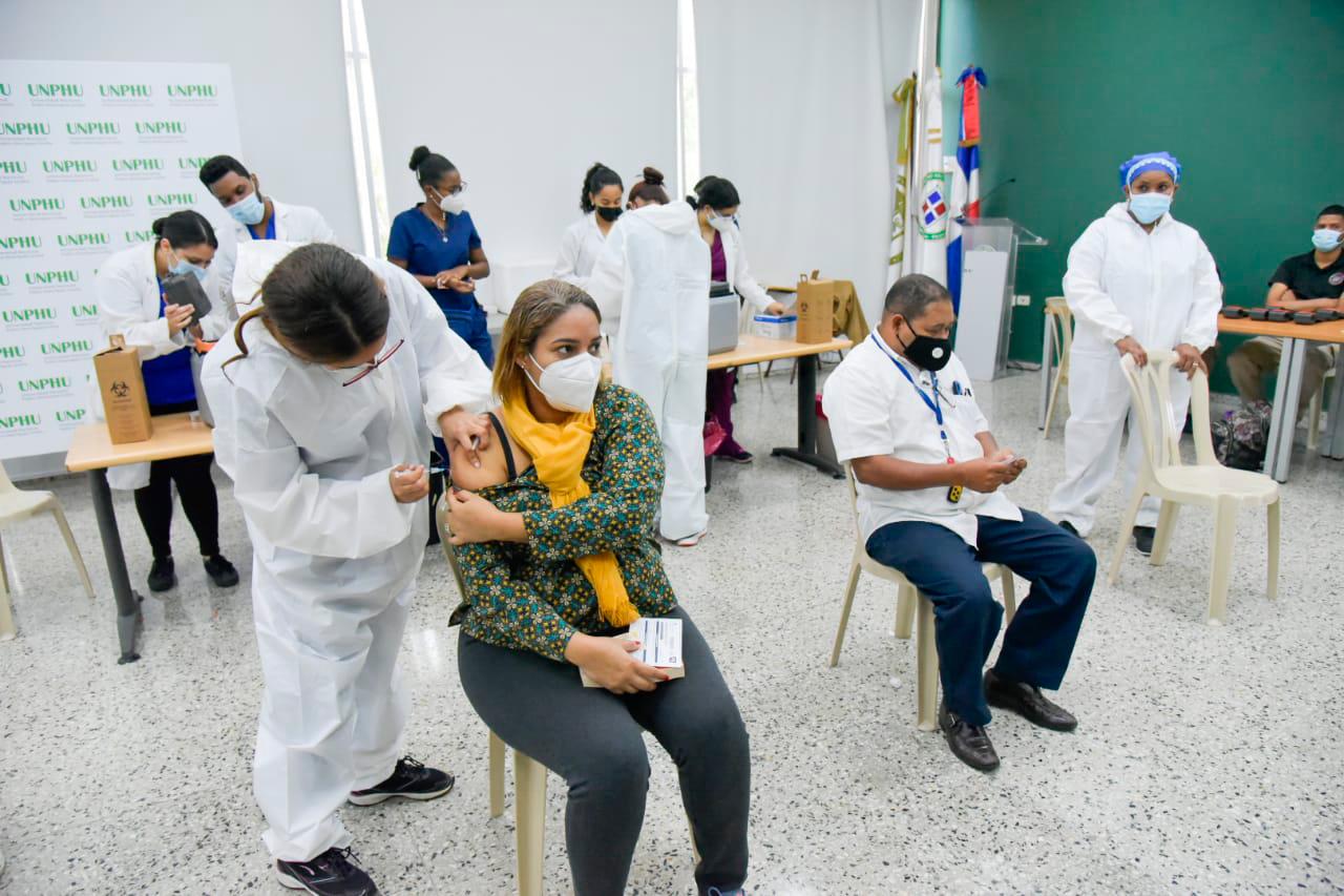 Profesores y personal administrativo de los centros educativos completaron su proceso de inoculación.