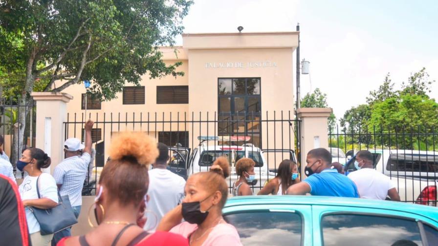 Tribunal aplaza conocimiento medidas de coerción contra expolicías mataron pareja 