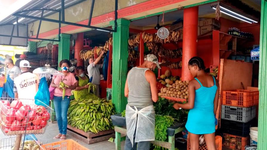 Mercados de alimentos de Santo Domingo trabajan a ritmo reducido desde el Viernes Santo