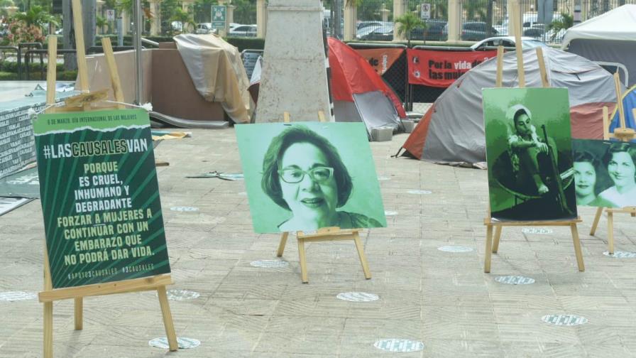 Campamento de las tres causales arriba a 25 días frente al Palacio Nacional  