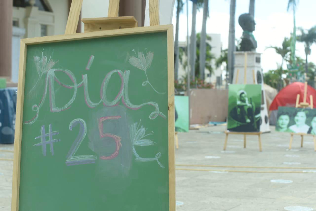 Con el pasar de los días la acampada realizada por la docena de mujeres ha ido creciendo.