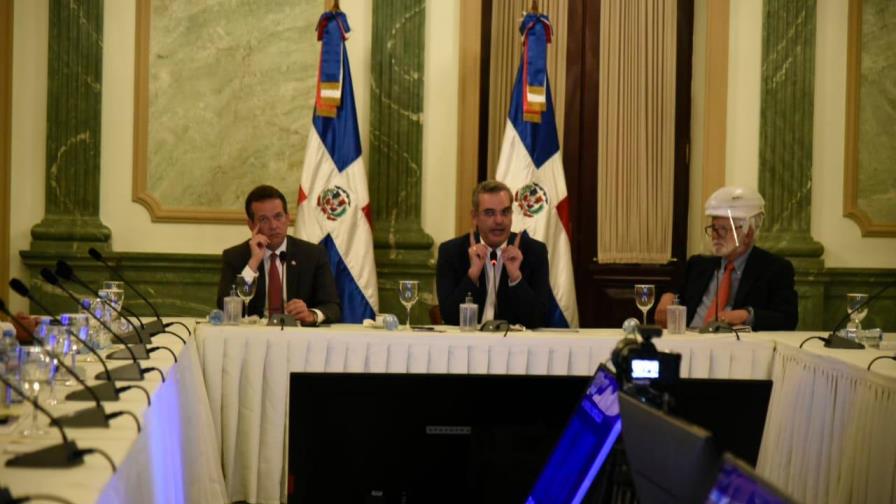 Presidente Abinader viaja a Samaná y Santiago