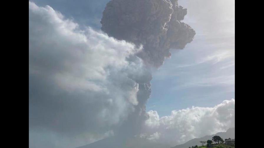 El volcán Soufriere hace erupción en el Caribe y obliga evacuaciones masivas