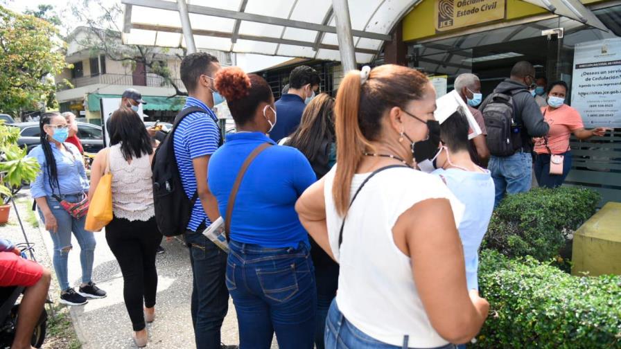 Largas filas en busca de actas de nacimiento legalizadas Largas filas en busca de actas de nacimiento legalizadas