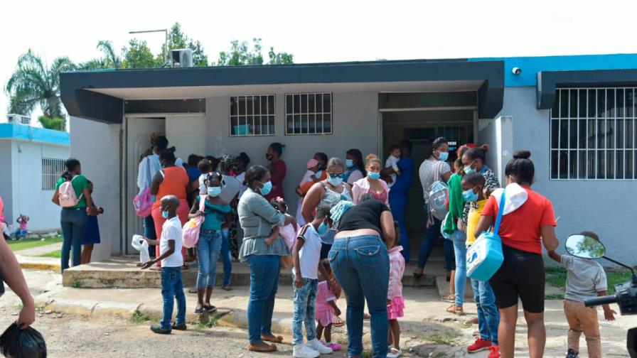 Padres desbordan hospital de Yamasá asustados por casos de difteria
