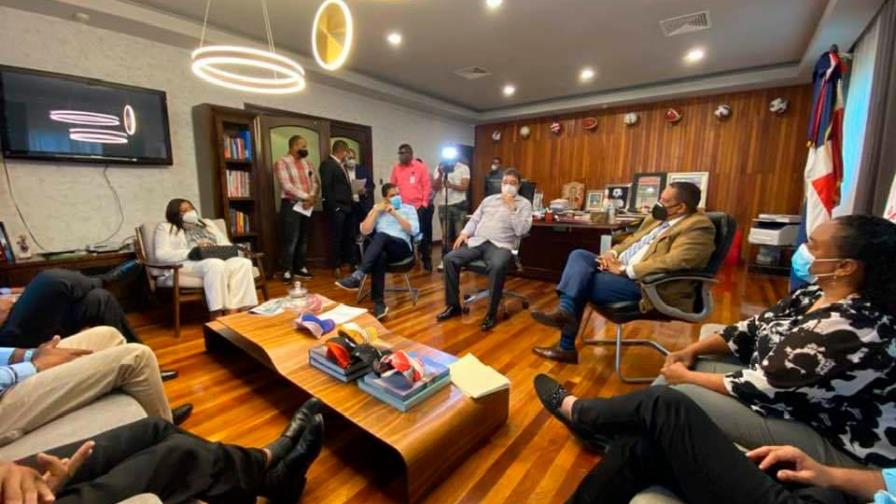 Ministro de Deportes remodelará polideportivo de El Seibo y Miches