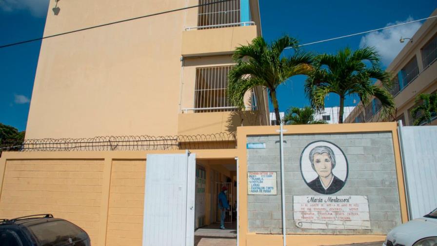 Maestra de escuela de Pedro Brand que recibió primera dosis está aislada por COVID-19 