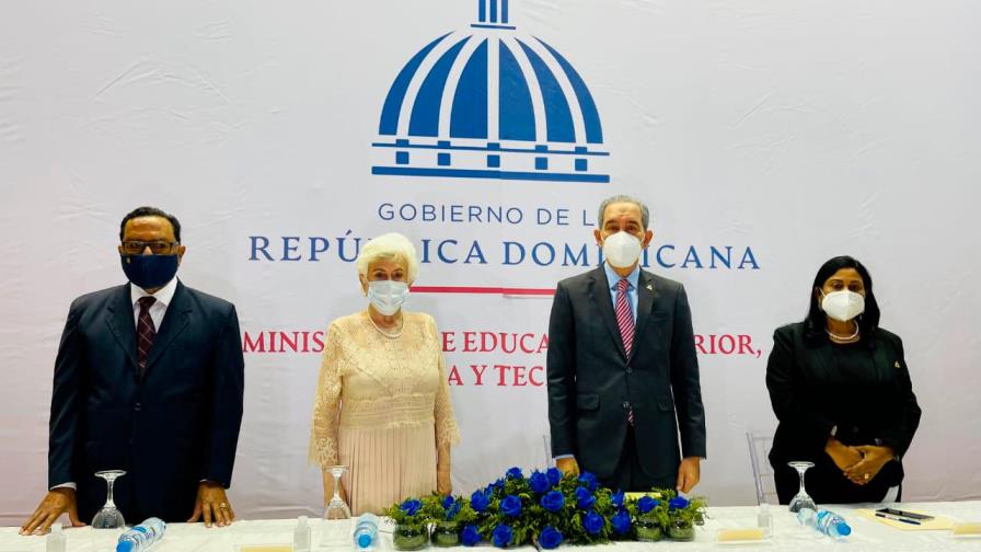 Ortiz Bosch anuncia que 600 mil empleados públicos serán capacitados sobre ética 