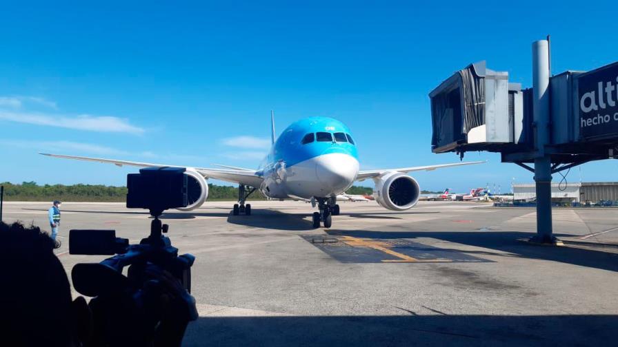 Llega nuevo lote con 500 mil dosis de vacunas contra el COVID-19