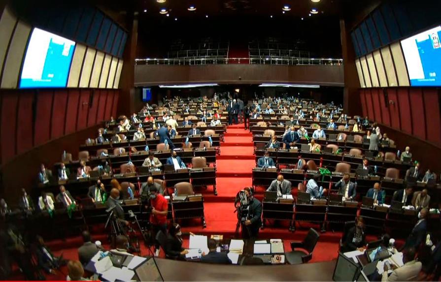 Ocho diputados participan en debates sobre Código Penal